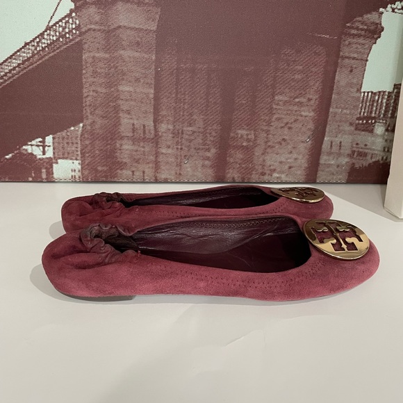 Tory Burch Burgundy Flats with Gold Logo - Picture 12 of 14